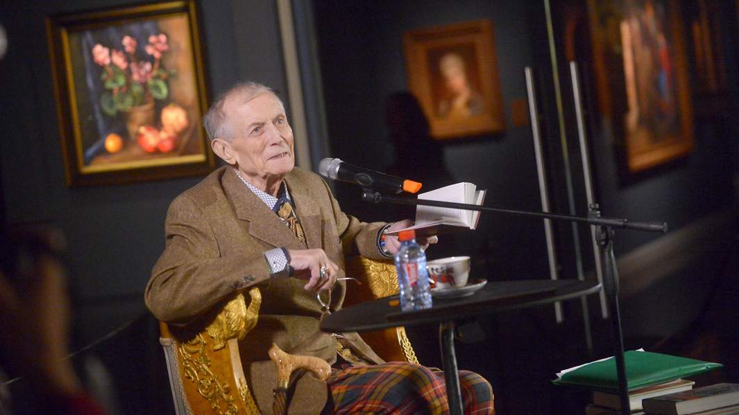 Поэт Евгений Евтушенко во время выступления на своем творческом вечере 