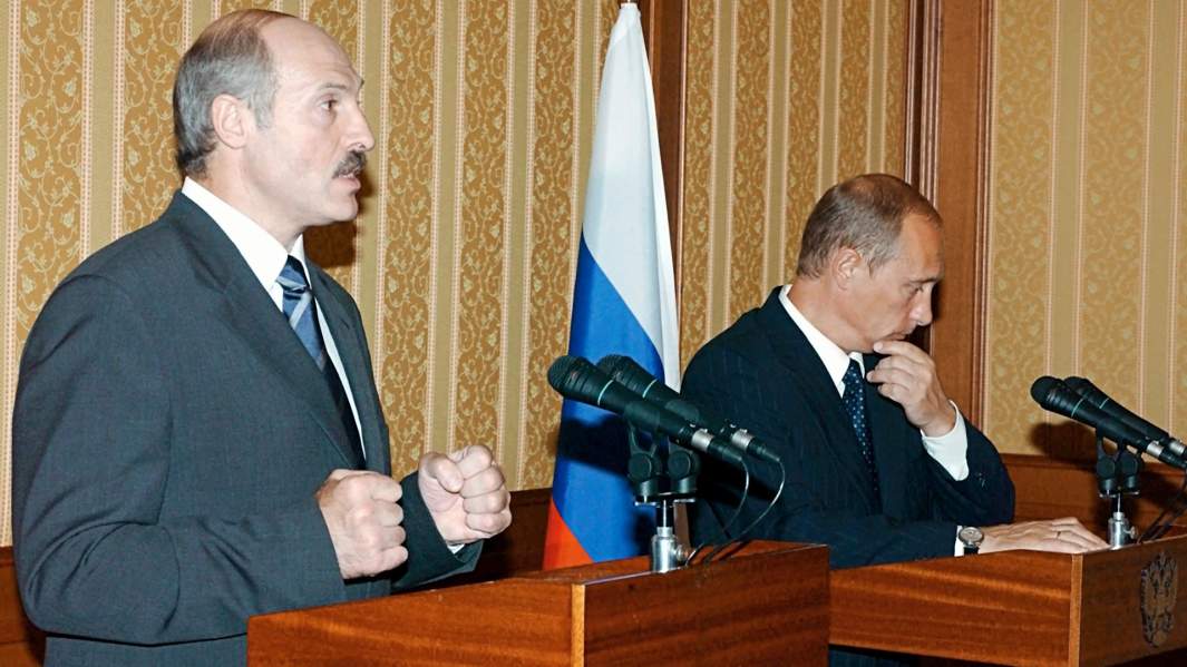 Глава Российского государства Владимир Путин и президент Белоруссии Александр Лукашенко на пресс-конференции подтвердили стремление Москвы и Минска к созданию единого экономического пространства с Казахстаном и Украиной, Сочи