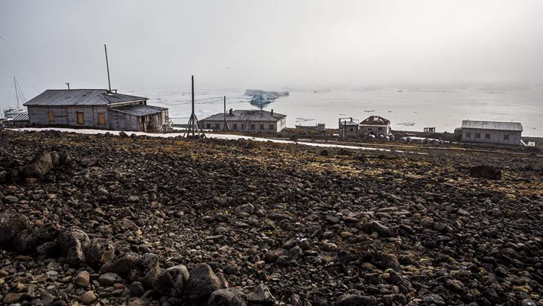 Полярная станция "Бухта Тихая" на острове Гукера архипелага Земля Франца-Иосифа.