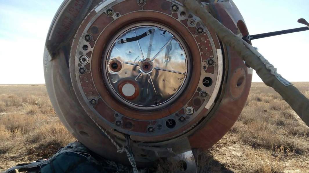 Капсула, на которой аварийно приземлились члены основного экипажа МКС-57/58. Казахстан 2018 год