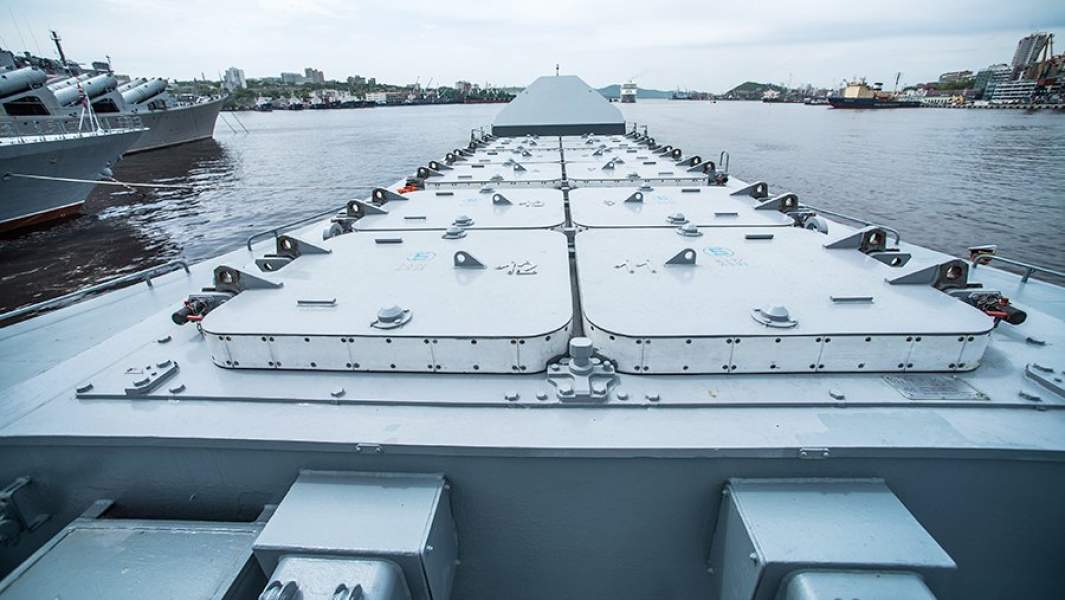 Пусковые ячейки зенитно-ракетного комплекса «Редут» на корвете проекта 20380 «Совершенный»