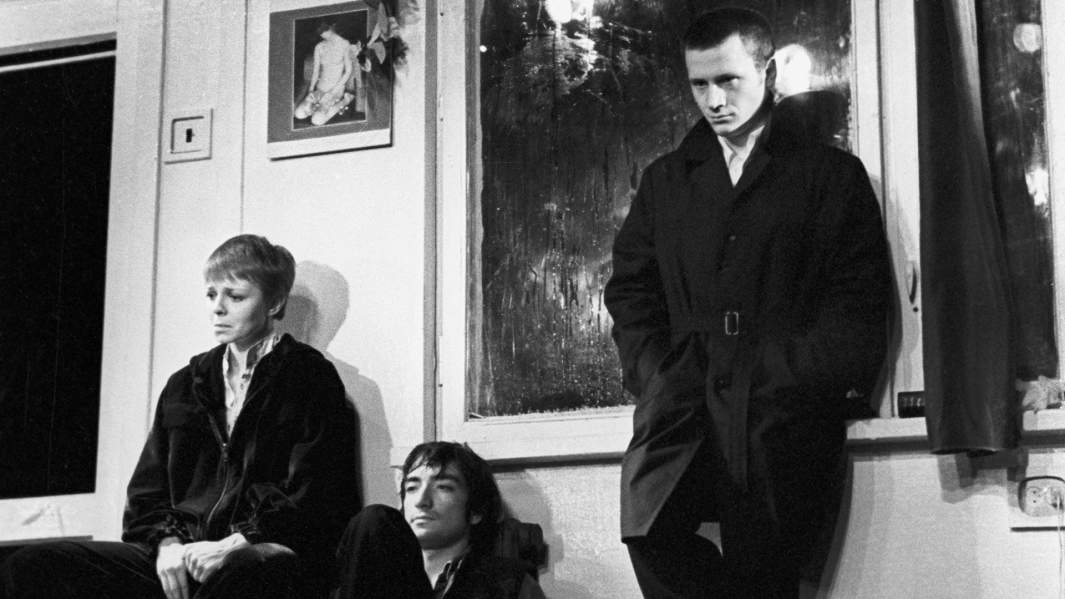 Сцена из спектакля "Взрослая дочь молодого человека" 