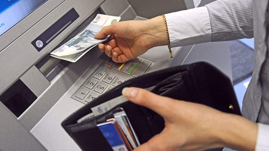 Снятие денег через банкомат