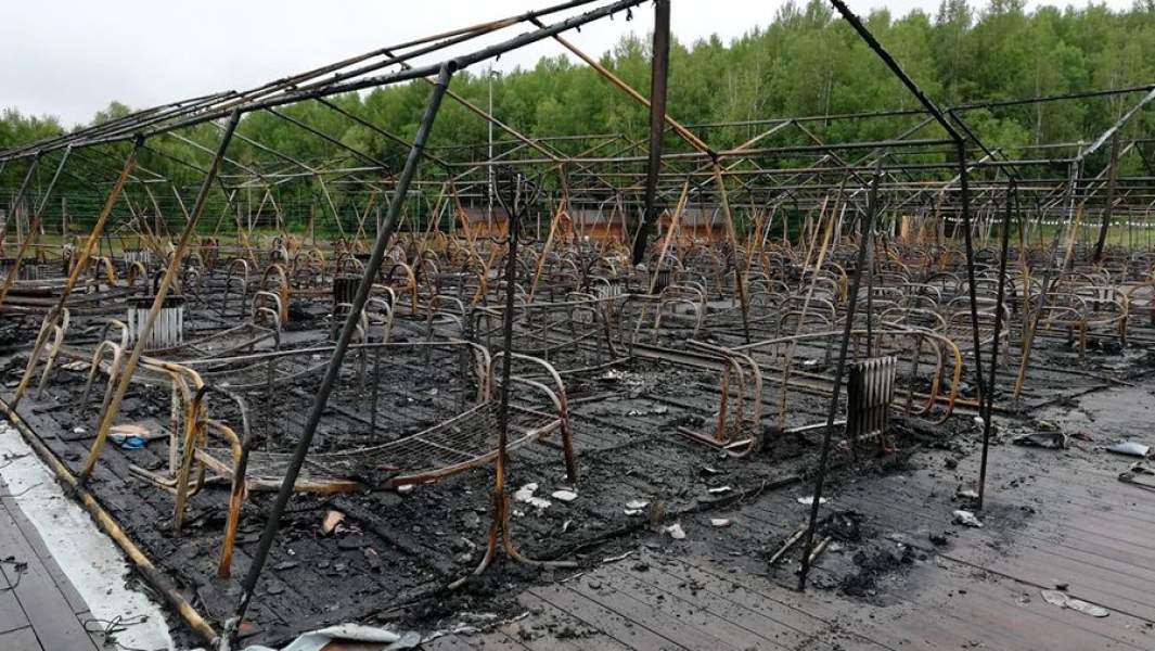 На месте пожара в палаточном лагере "Холдоми"