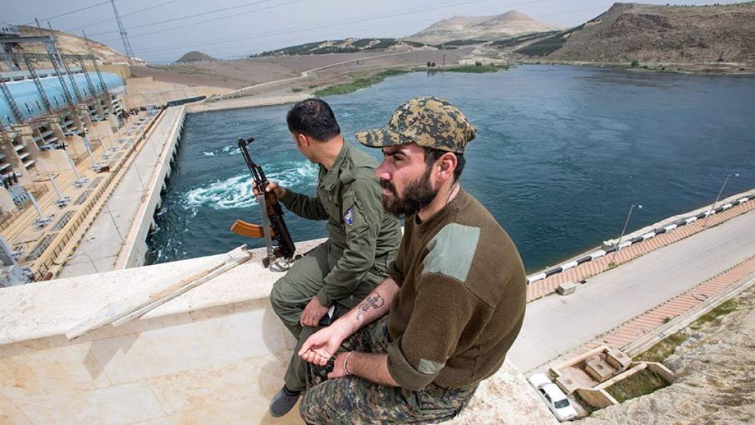 Берег Евфрата патрулируется «Отрядом национальной самообороны» (YPG)