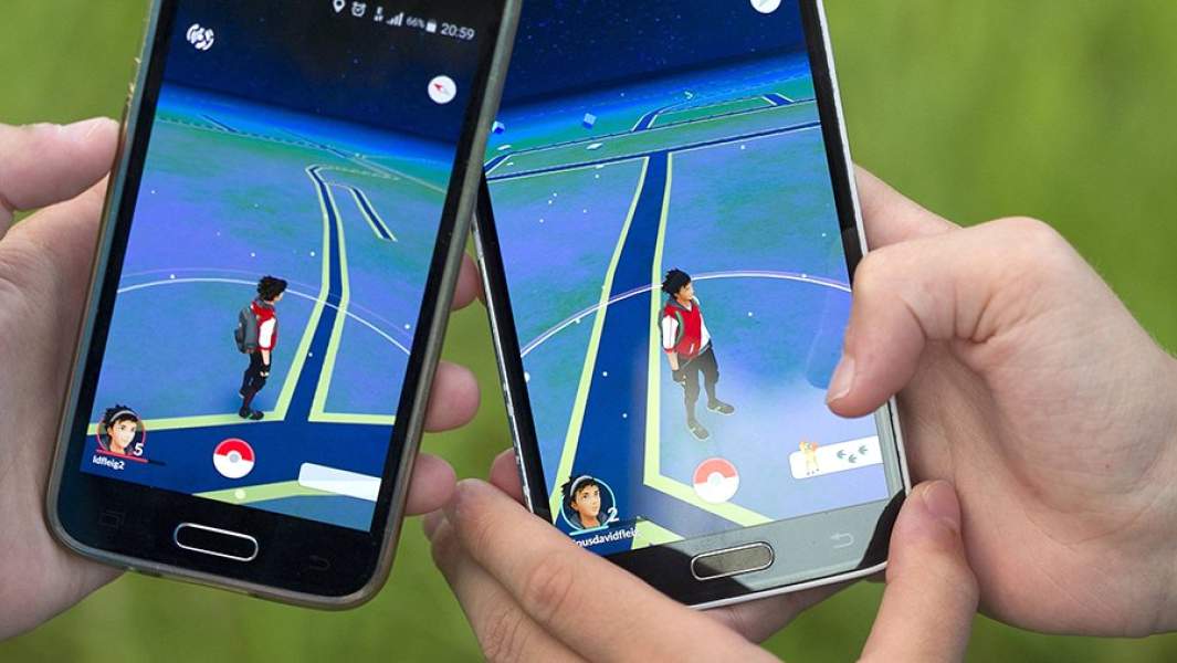 игра покемон на смартфоне