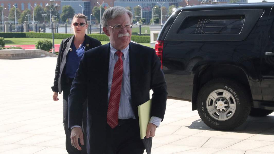 Советник президента США по национальной безопасности Джон Болтон перед встречей с президентом Белоруссии Александром Лукашенко