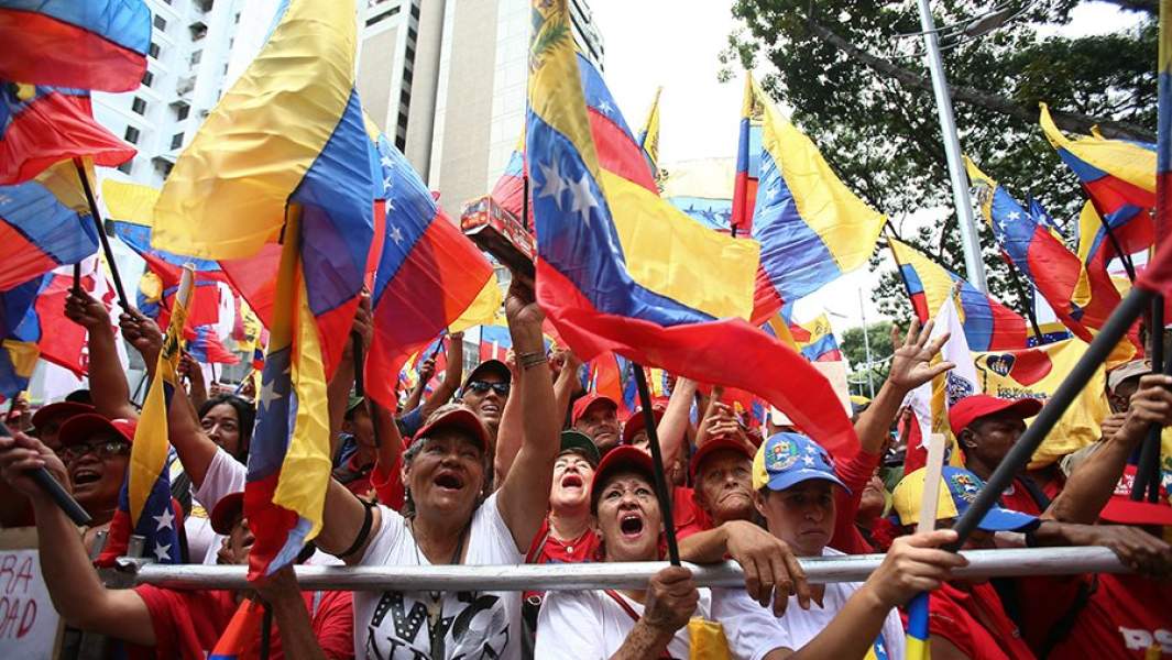 Почему 10 мая. Сторонники Мадуро.