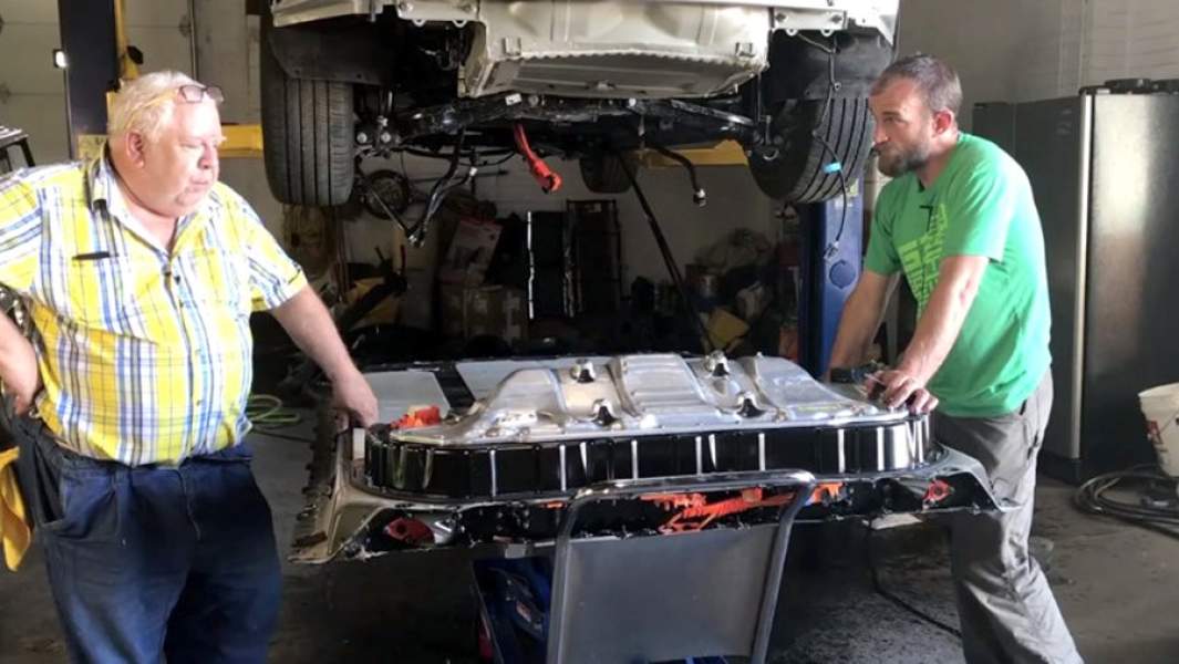 Аккумуляторная батарея Tesla Model 3, снятая с электромобиля