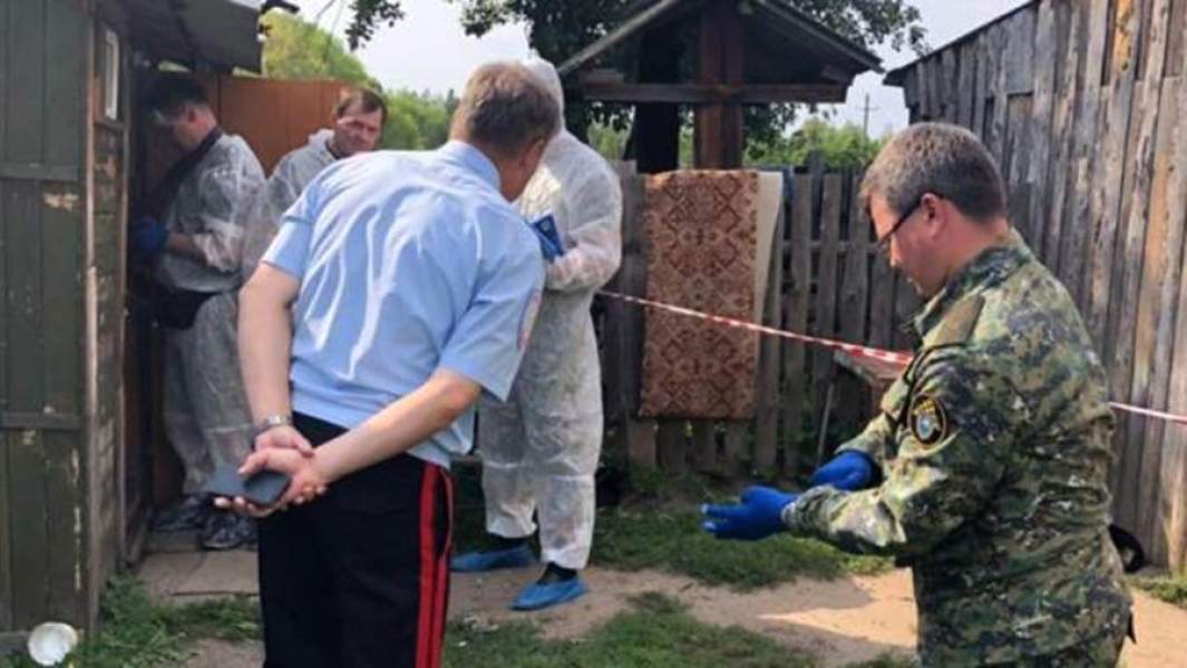 Следователи на месте убийства в селе Патрикеево