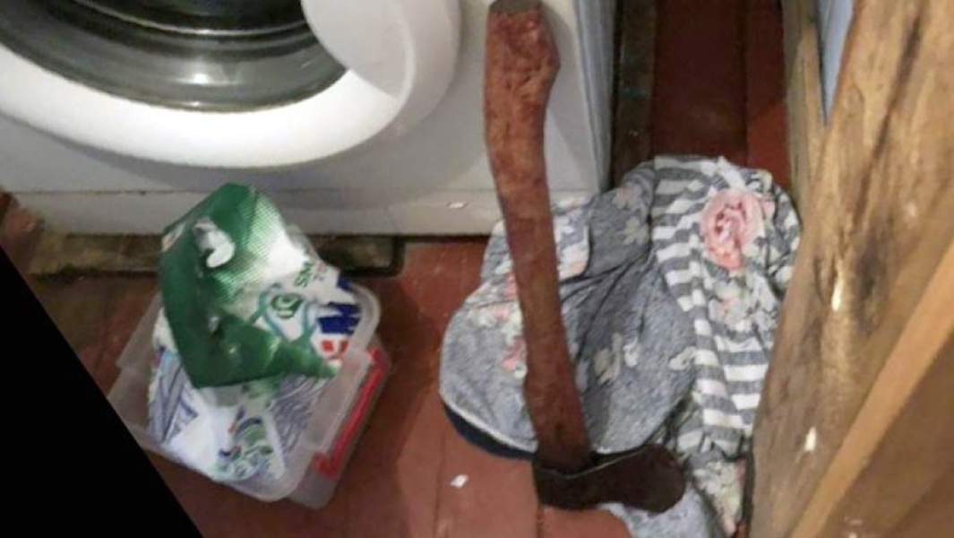 Топор в доме в селе Патрикеево, в котором было совершено убийство