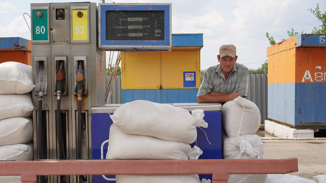 Заправщик АЗС Александр - цистерны не взорвались только чудом, с. Красноармейское