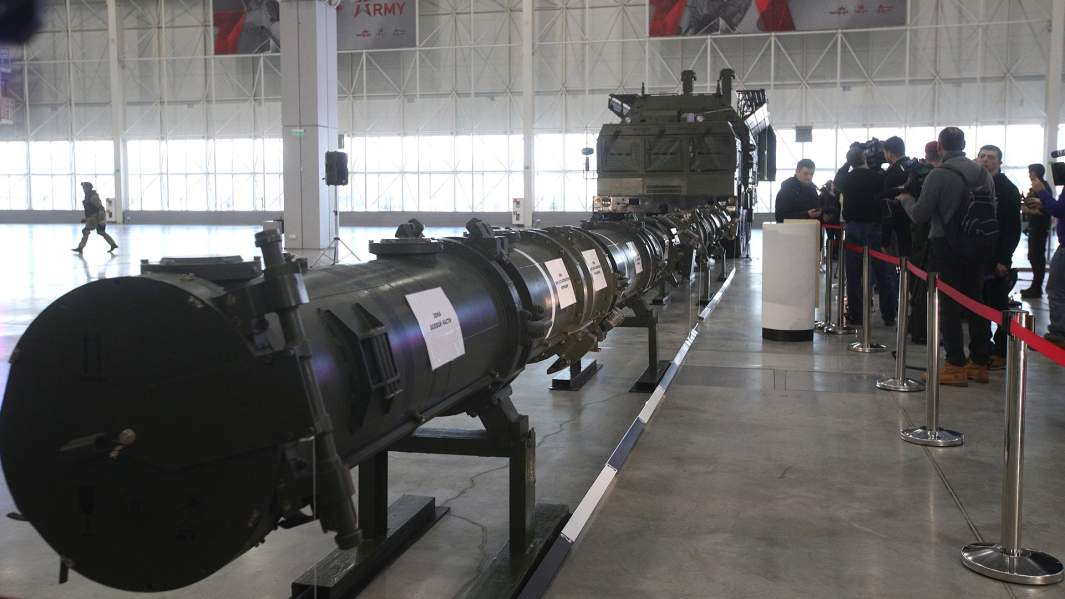 Пусковая установка "Искандер-М" и ракета 9М729 