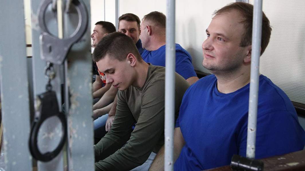 Задержанные украинские моряки на заседании Лефортовского суда города Москвы