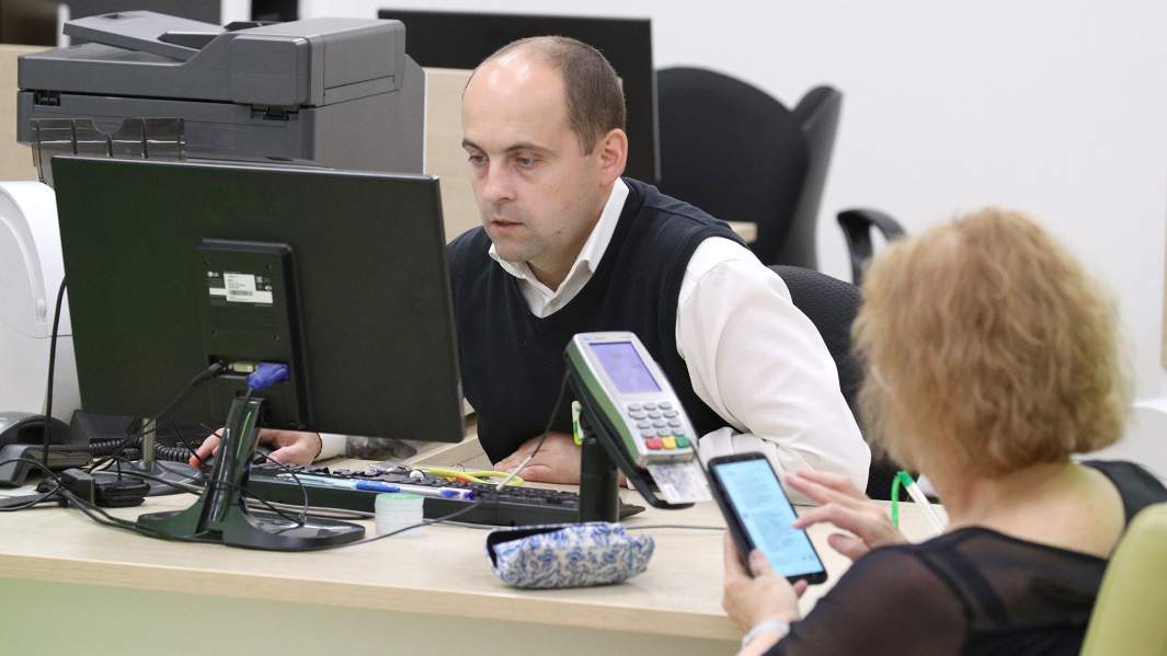 Клиенты в офисе банка