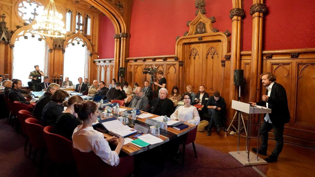 Денис Азаров