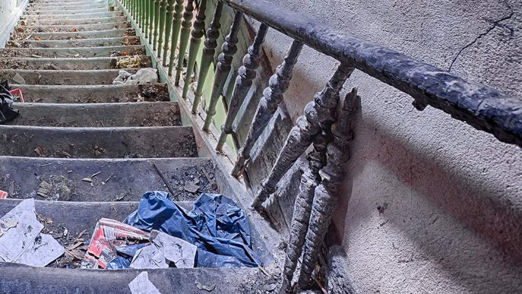 обрушенный подьезд