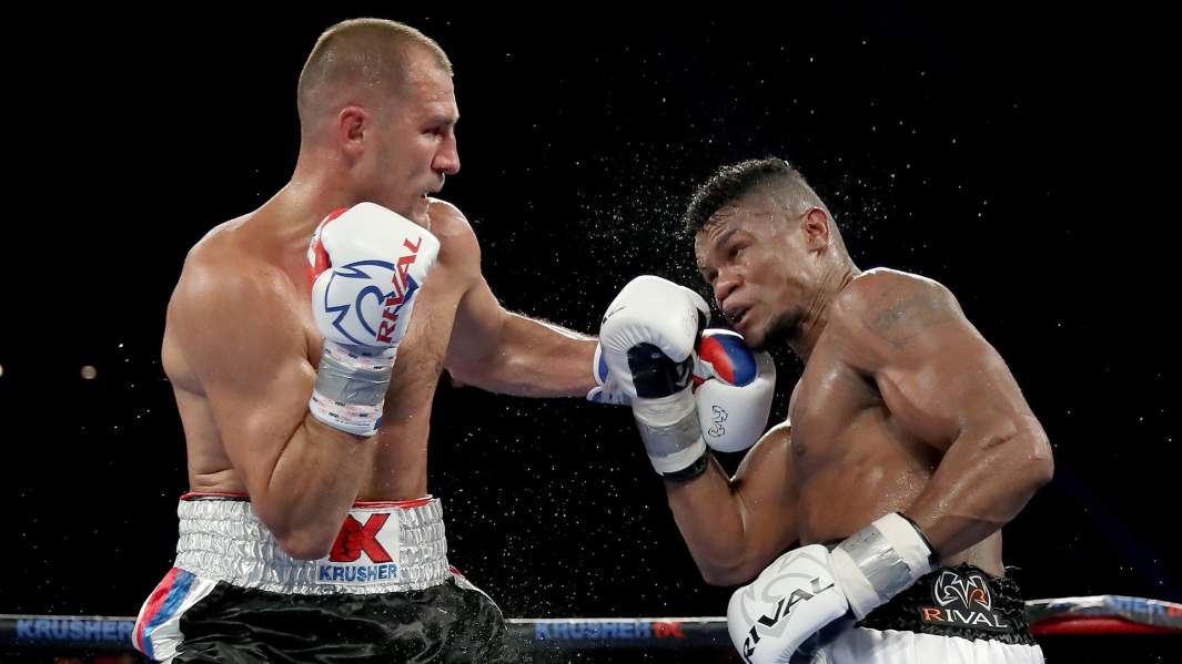 Бой-реванш с Элейдером Альваресом