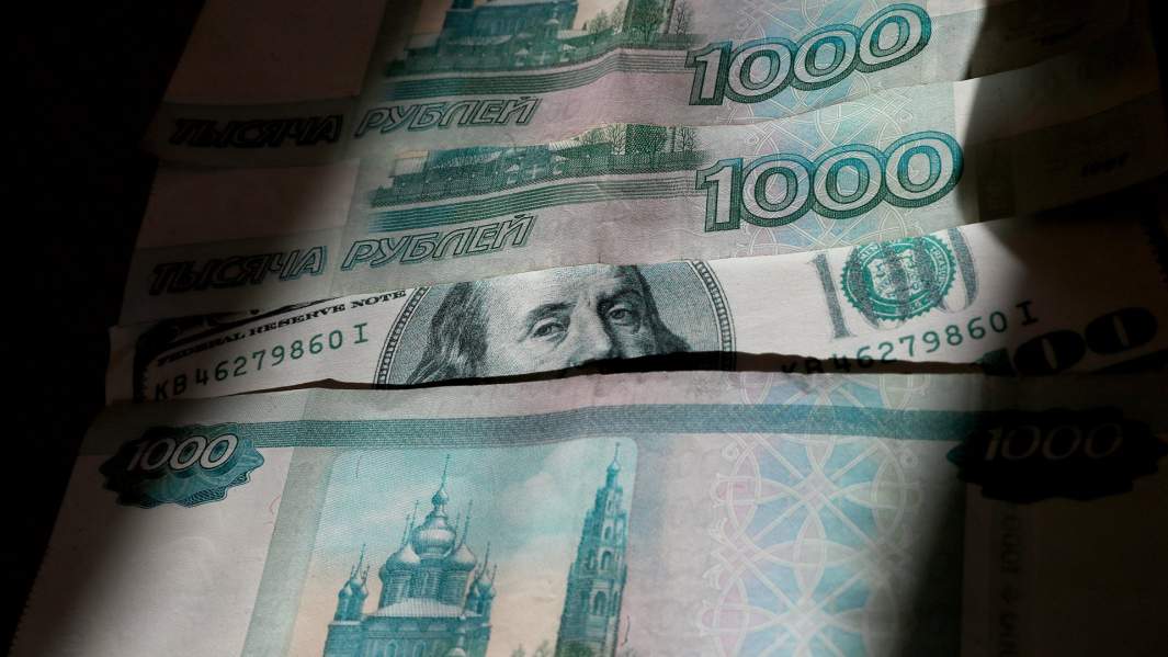 пирамида деньги рубли доллары