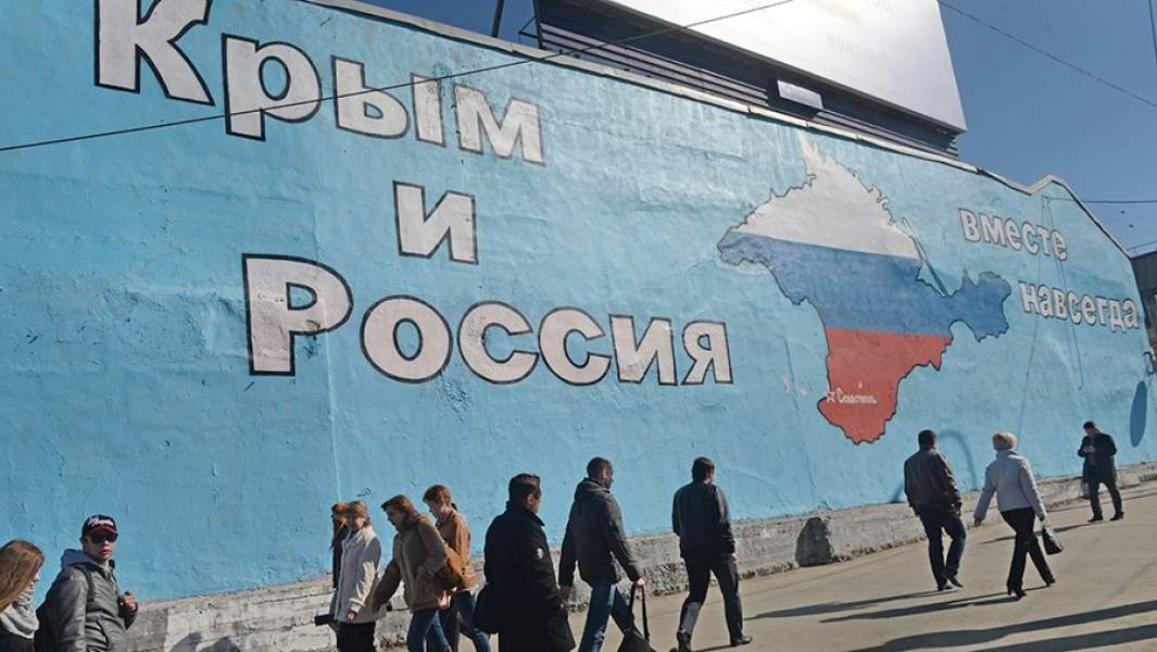 Граффити на Таганской площади с надписью «Россия и Крым — вместе навсегда». 27 марта 2014 года