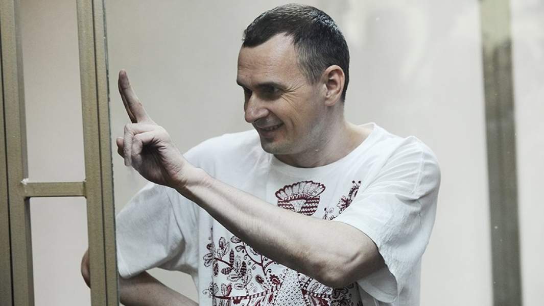 Режиссер Олег Сенцов, обвиняемый в создании террористического сообщества в Крыму и подготовке терактов, во время оглашения приговора