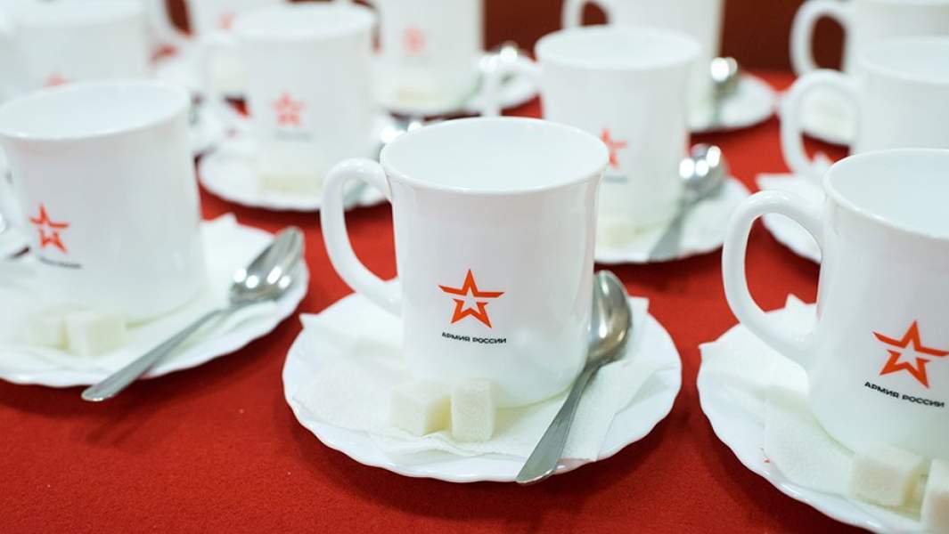 Посуда в камбузе малого ракетного корабля «Вышний Волочек»