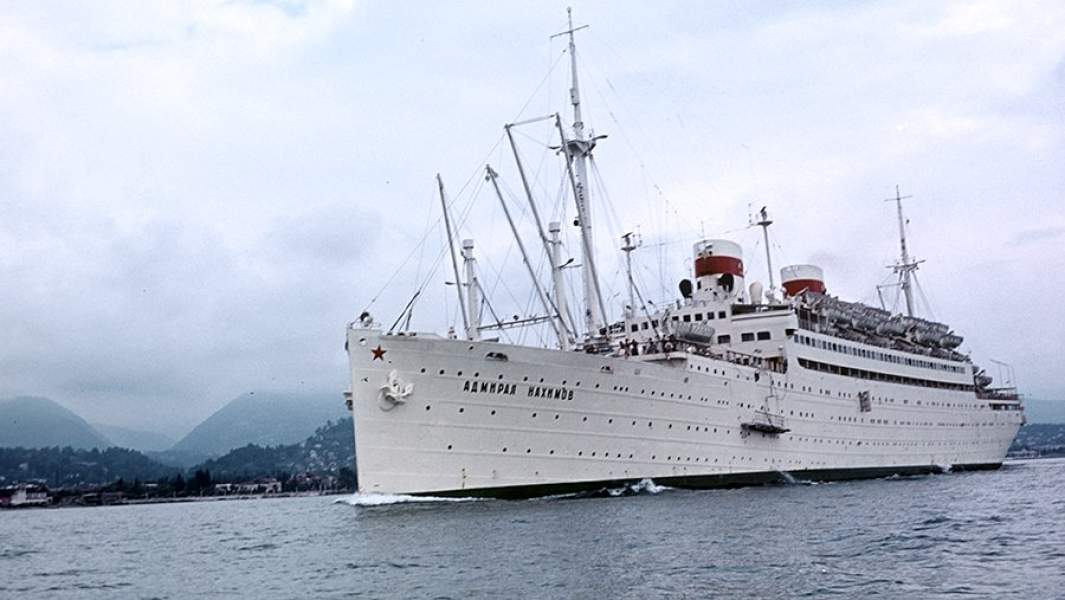 Круизный лайнер «Адмирал Нахимов» в Черном море