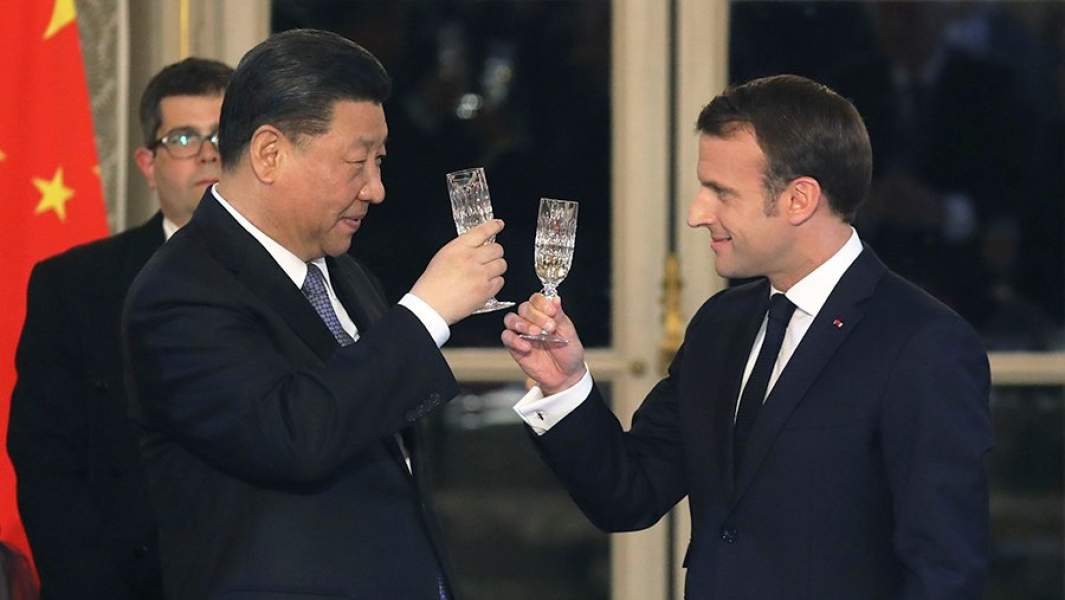 Председатель КНР Си Цзиньпин и президент Франции Эммануэль Макрон во время торжественного ужина в Елисейском дворце. 25 марта 2019 года
