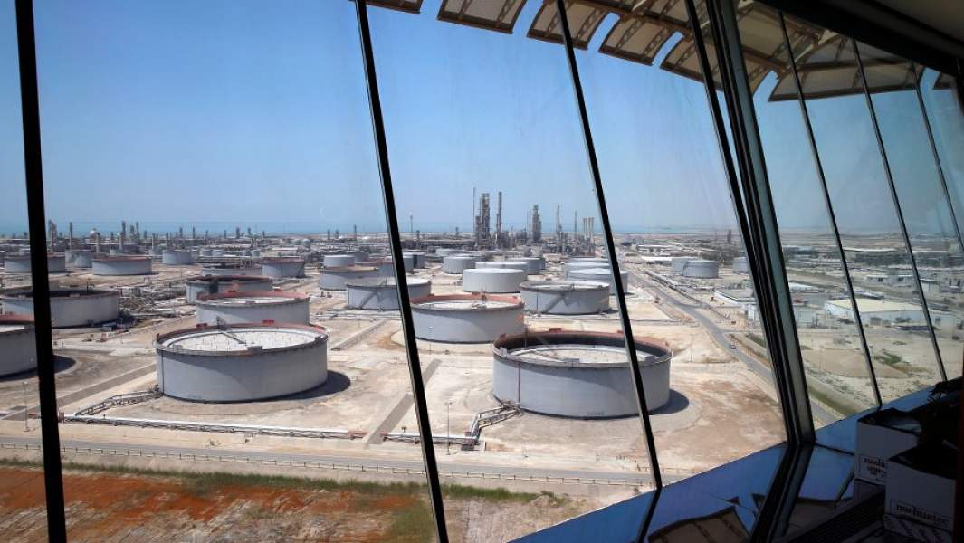 Вид на нефтеналивной порт Рас-Танура в Саудовской Аравии