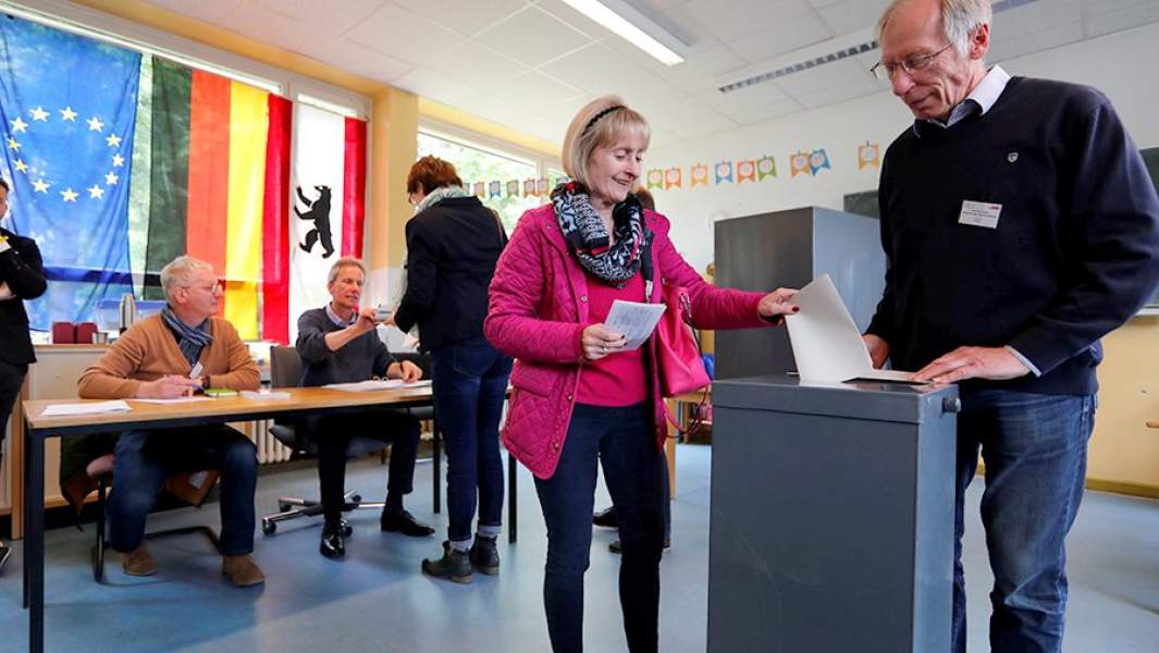 Во время выборов в Европарламент на одном из избирательных участков в Берлине. 26 мая 2019 года