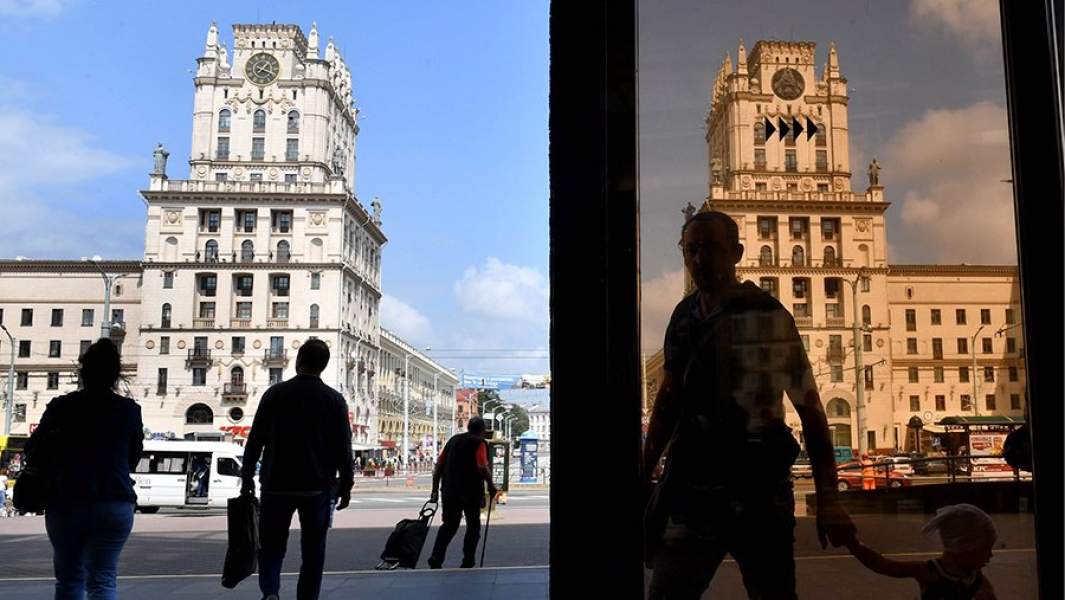 Люди на улицах Минска