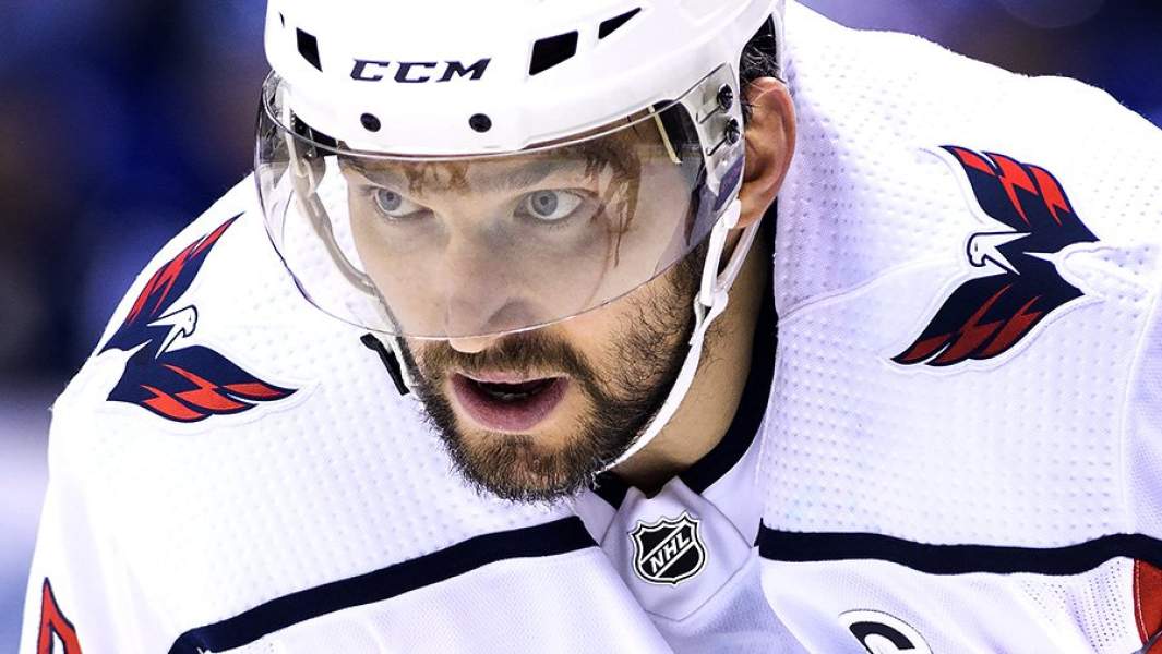 Александр Овечкин повторил рекорд результативности НХЛ среди российских игроков, набрав 1179-е очко в карьере в матче с «Торонто Мейпл Лифс»