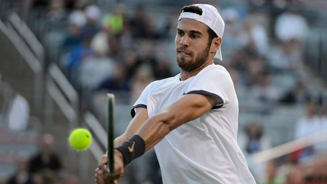 Российский теннисист Карен Хачанов в полуфинальном матче турнира в Монреале