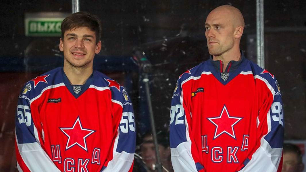 Игроки ЦСКА Богдан Киселевич и Иржи Секач во время представления новых игроков