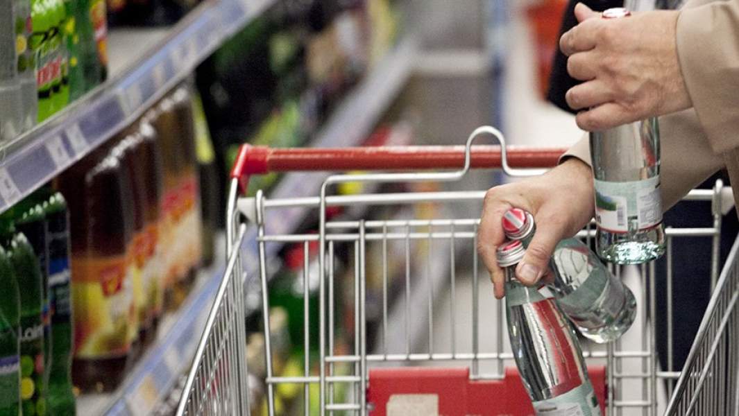 покупатель вода минеральная