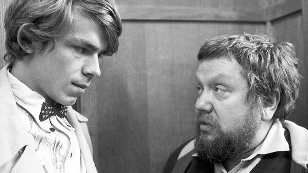 Кинорежиссер Сергей Соловьев (справа) и исполнитель одной из ролей в фильме «АССА» Сергей Бугаев