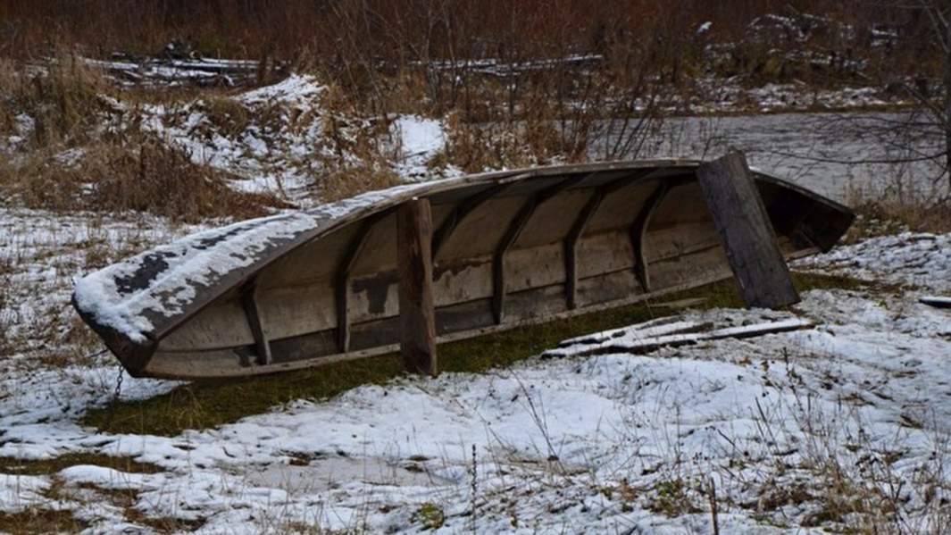 Чалдонка. Манси в лодке. Уральская традиционная лодка. Лодки хантов и манси. Бурмантовка.