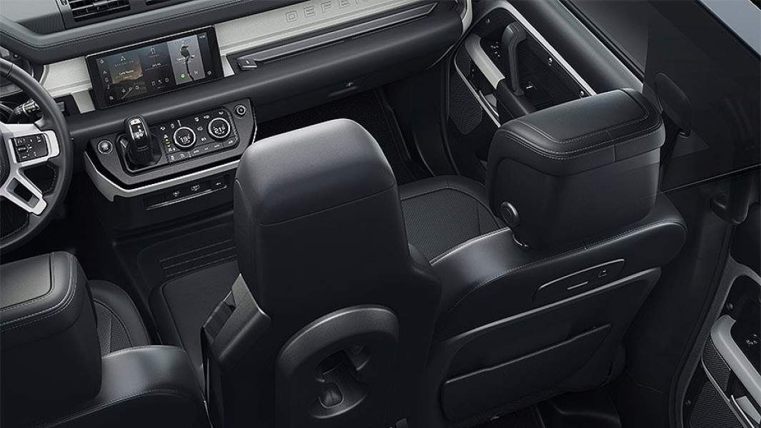 В качестве опции на передний ряд можно заказать дополнительное складное кресло