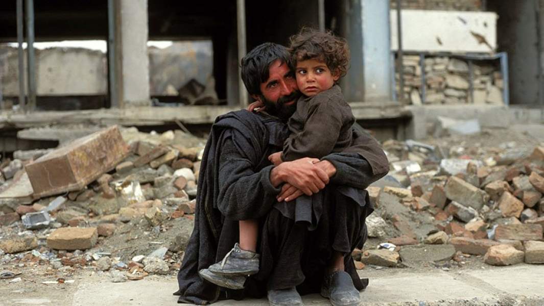 местные жители кабула ребенок и мужчина