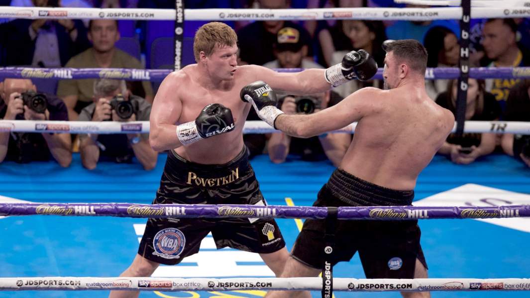 Поединок Александра Поветкина и Хьюи Фьюри на международном чемпионате WBA в супертяжелом весе