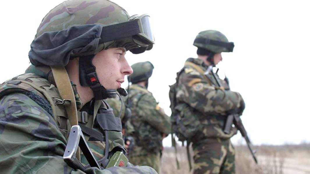 Военнослужащие миротворческой роты ВС Белоруссии на учениях