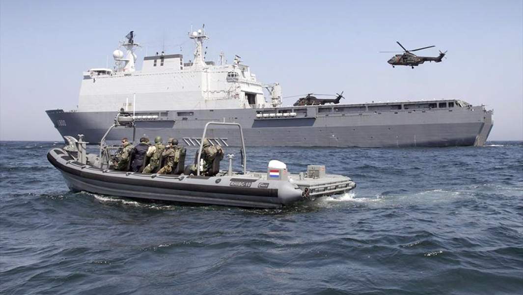 Десантный корабль ВМС Нидерландов «Роттердам»