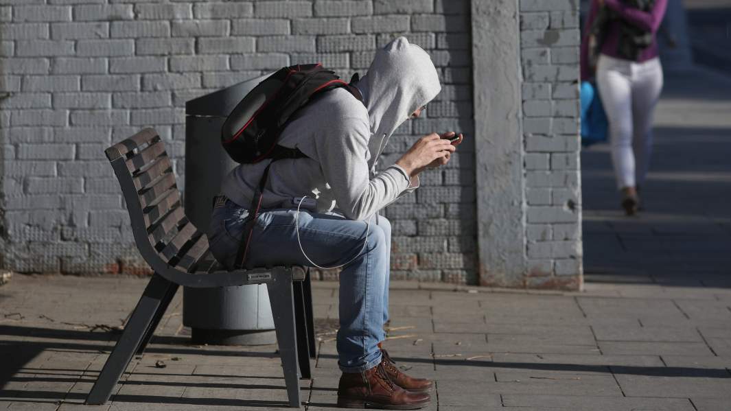 телефон мобильный парень 