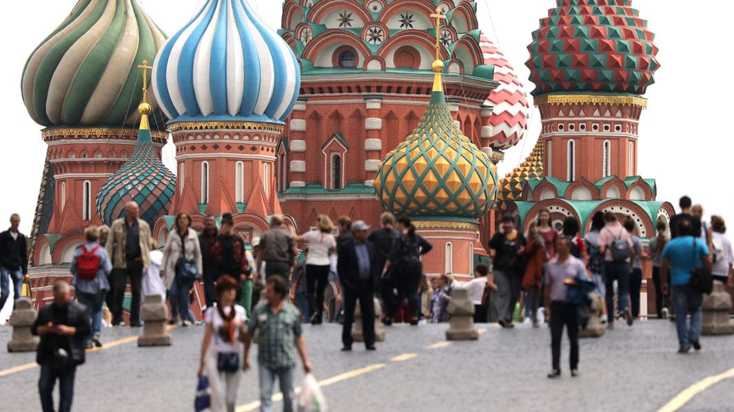 москва красная площадь туристы