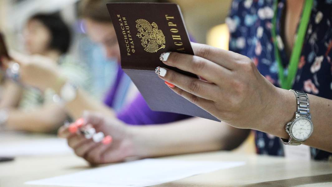 Обладателям российского паспорта будет достаточно подать письменное уведомление о выходе из гражданства другого государства, а не ждать годами ответа из той страны