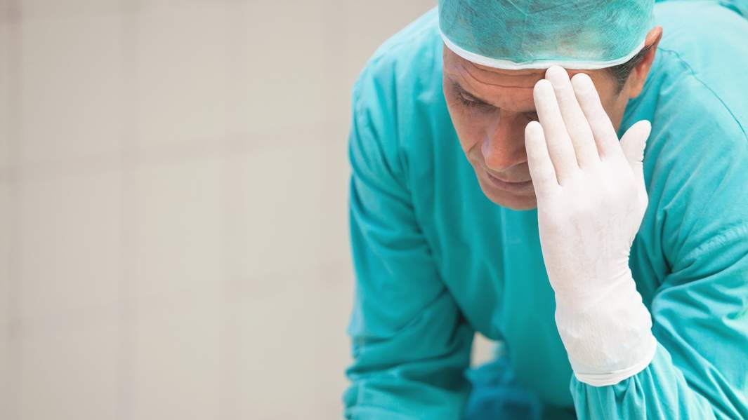 Уставший врач