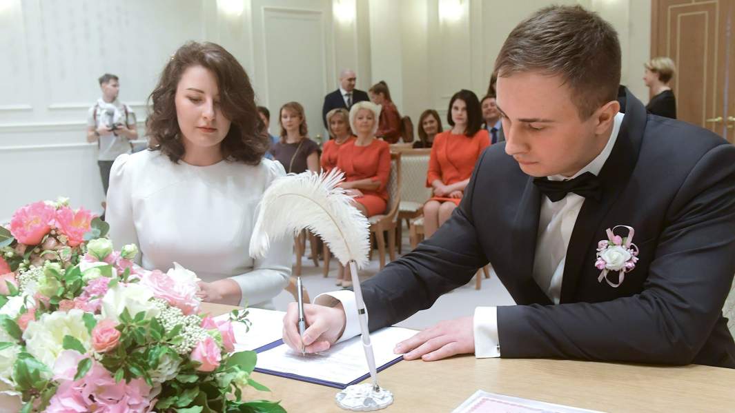 Молодожены загс