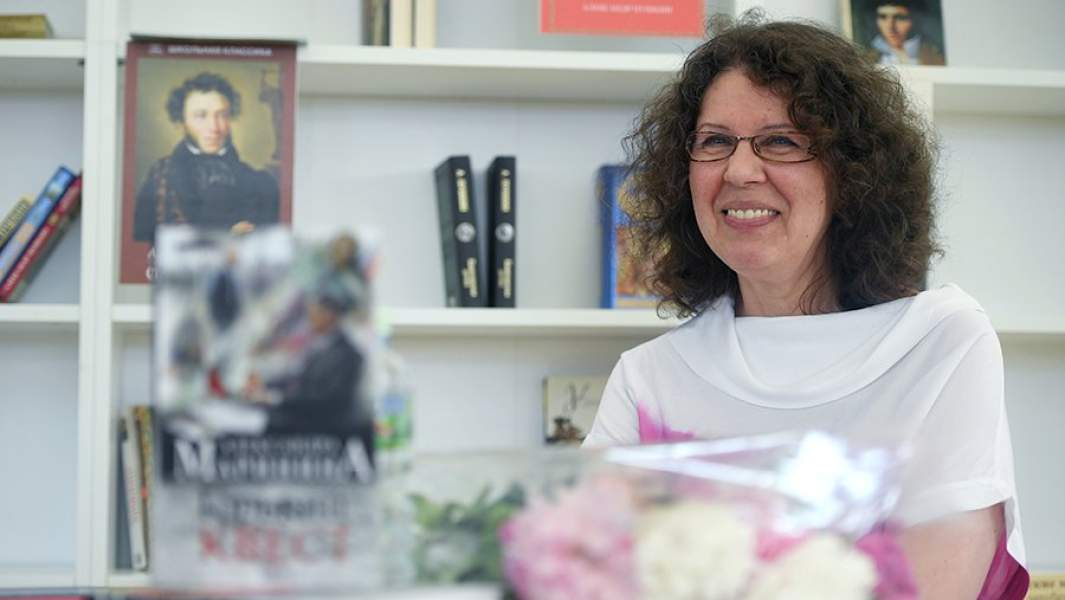 Писательница Александра Маринина во время презентации своей книги «Горький Квест» на ежегодном российском книжного фестивале на Красной площади