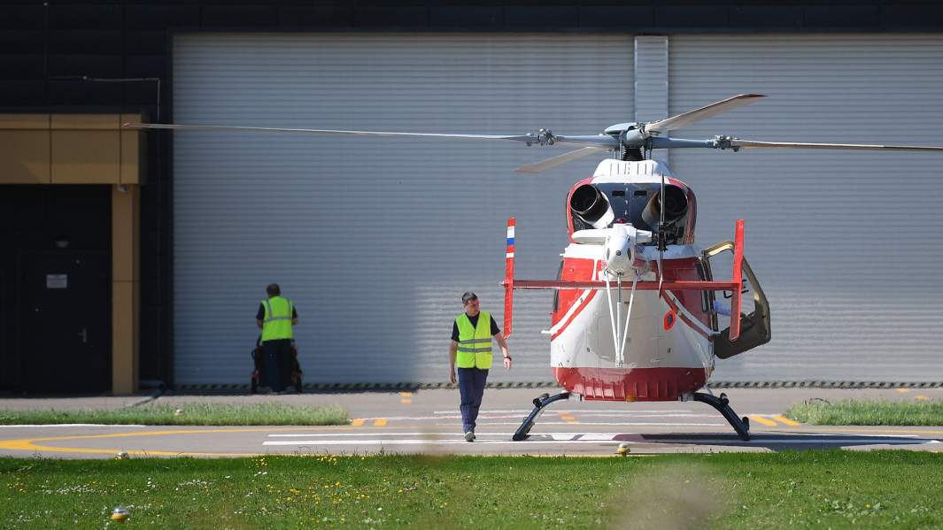 Вертолет "Ансат", на котором осуществлялась доставка гостей на авиасалон МАКС-2019