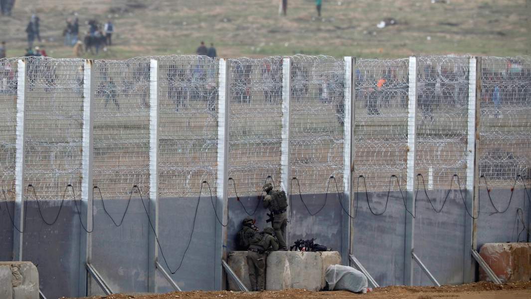 Израильские солдаты на границе между Израилем и Газой